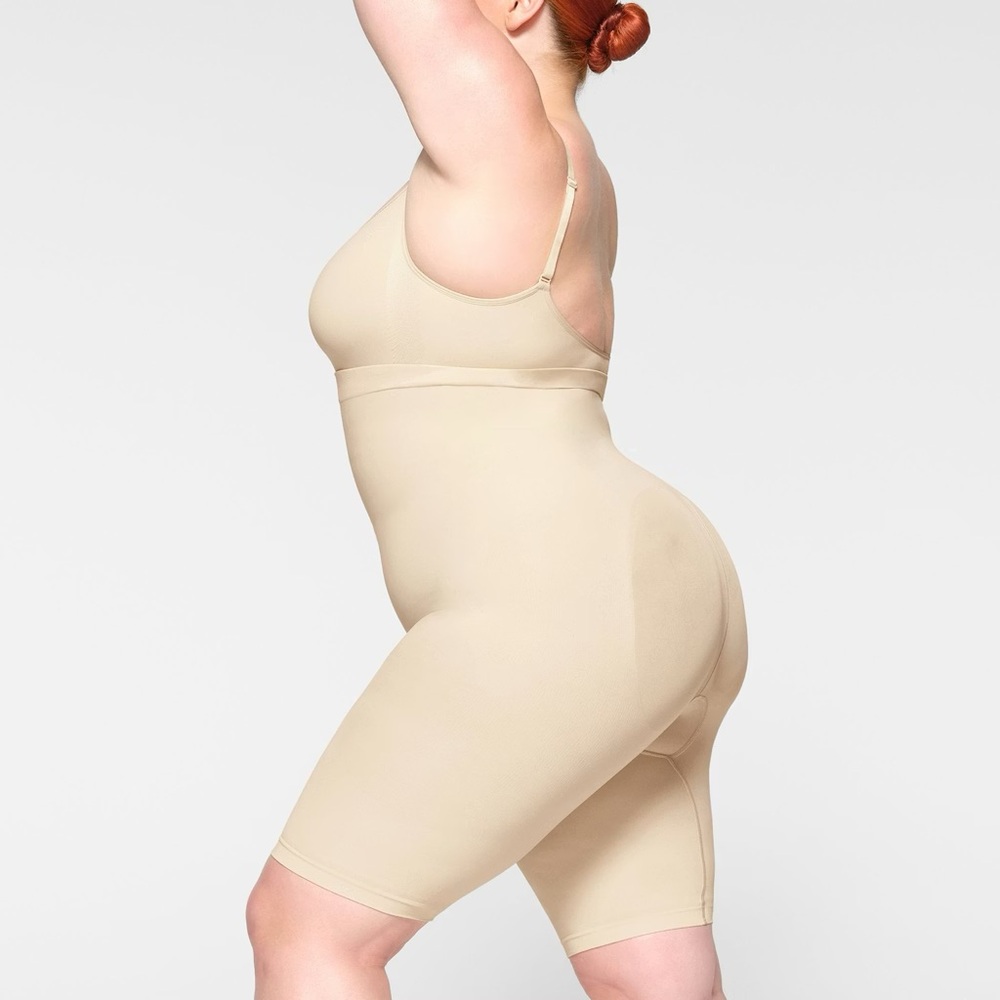 SKIMS High-Waisted Shapewear ABOVE THE KNEE Shorts - Tan - Picture 3 of 6